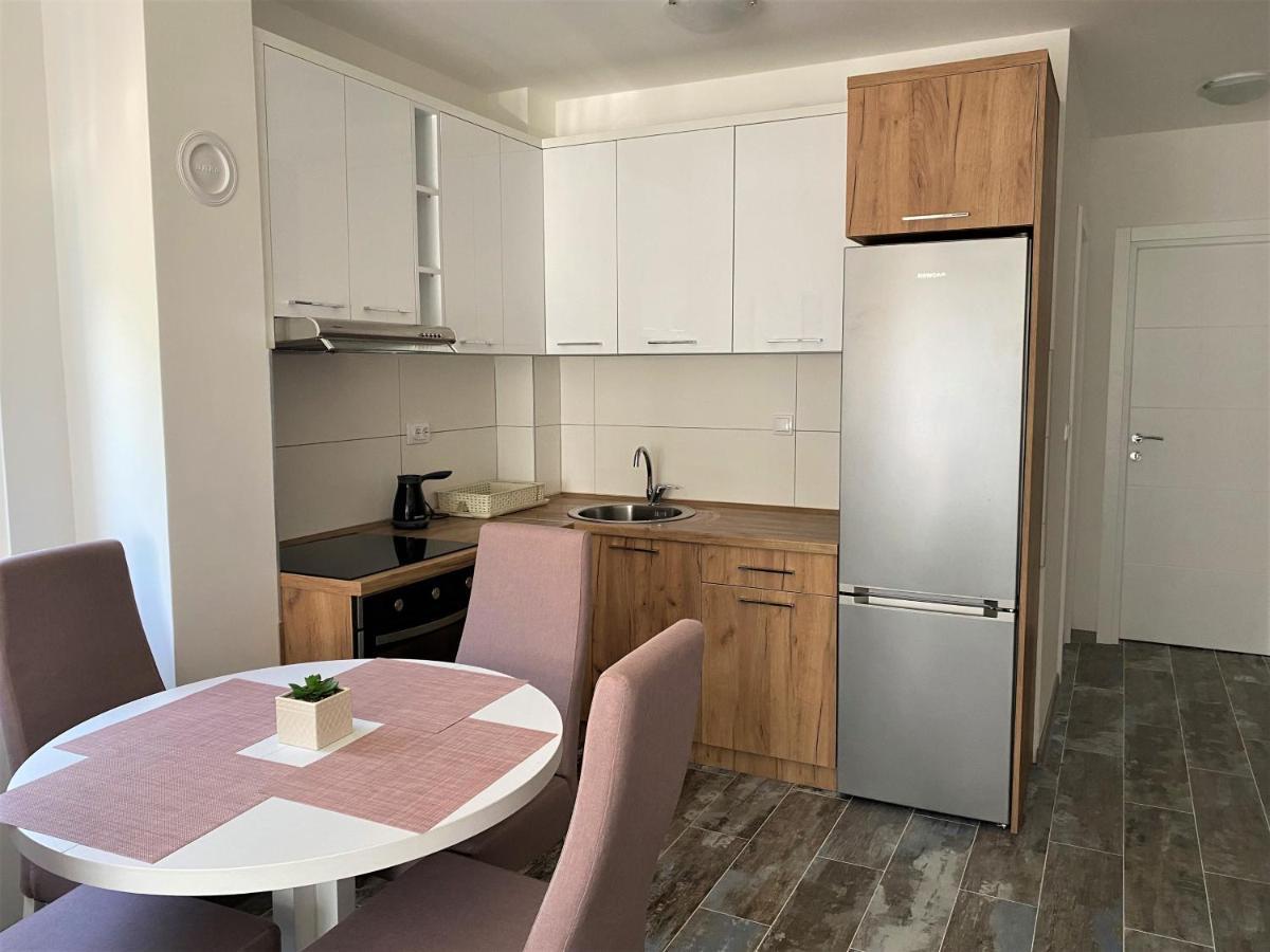 A9 Zlatni Breg Apartment *